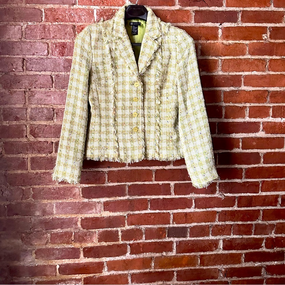 Bouclé silk blend green-white & multi color specs Beautiful in great condition!